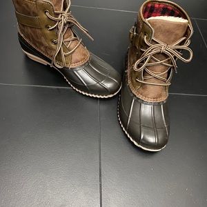 Madden girl duck boots